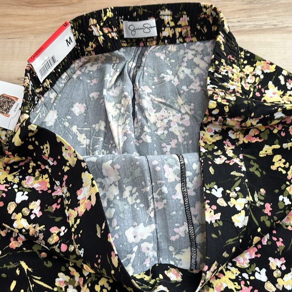 NWT Jessica Simpson Floral Pants with Pockets. Bouquet Splash. Tapered Leg. Flow - Picture 6 of 11